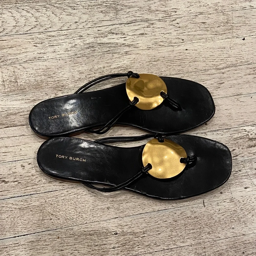 Tory Burch Patos  Black goat Leather Thong Sandals with Gold Disc 10Guc - Picture 4 of 10